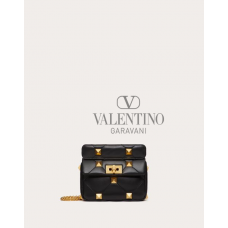 copy valentino canada yorkdale Online Exclusive Small Roman Stud The Shoulder Bag In Nappa With Chain for Woman in Black